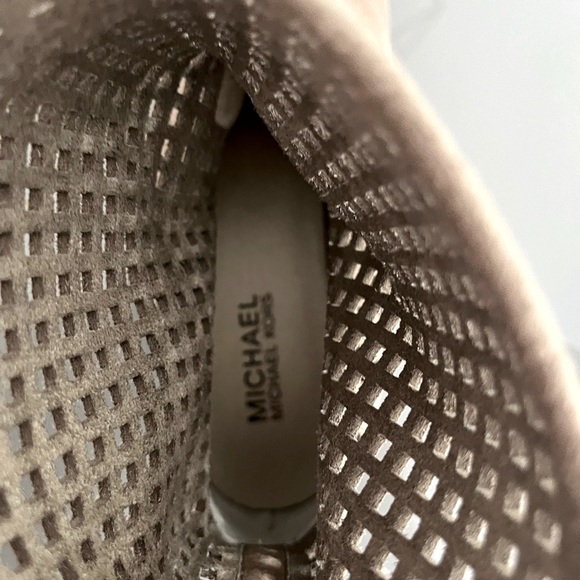 Michael Kors suede booties, little wear. Still in lovely condition - Picture 7 of 8